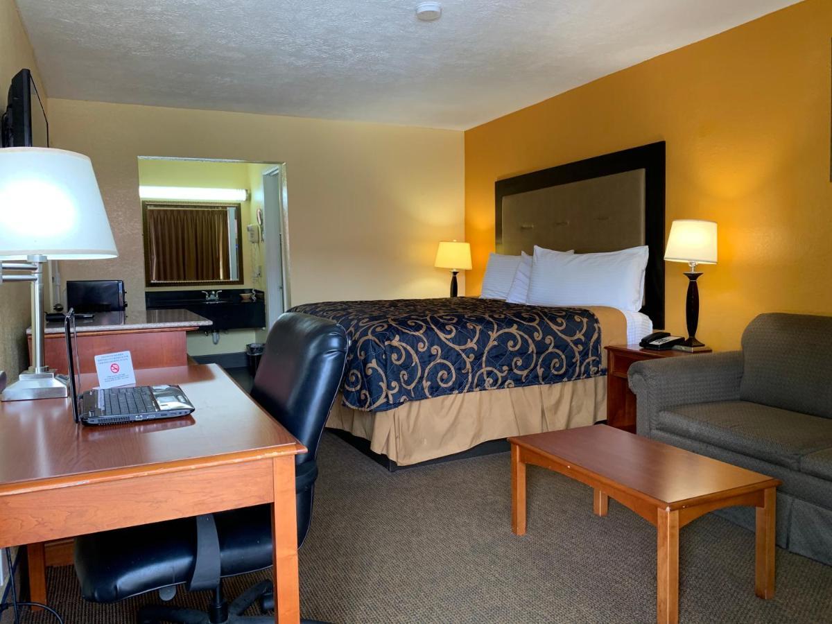 Americas Best Value Inn Forest Extérieur photo