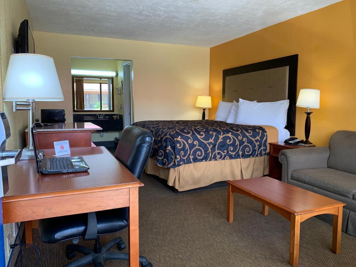 Americas Best Value Inn Forest Extérieur photo