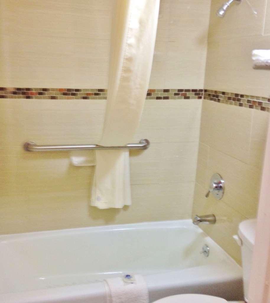 Americas Best Value Inn Forest Extérieur photo