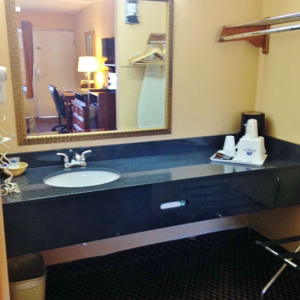 Americas Best Value Inn Forest Chambre photo