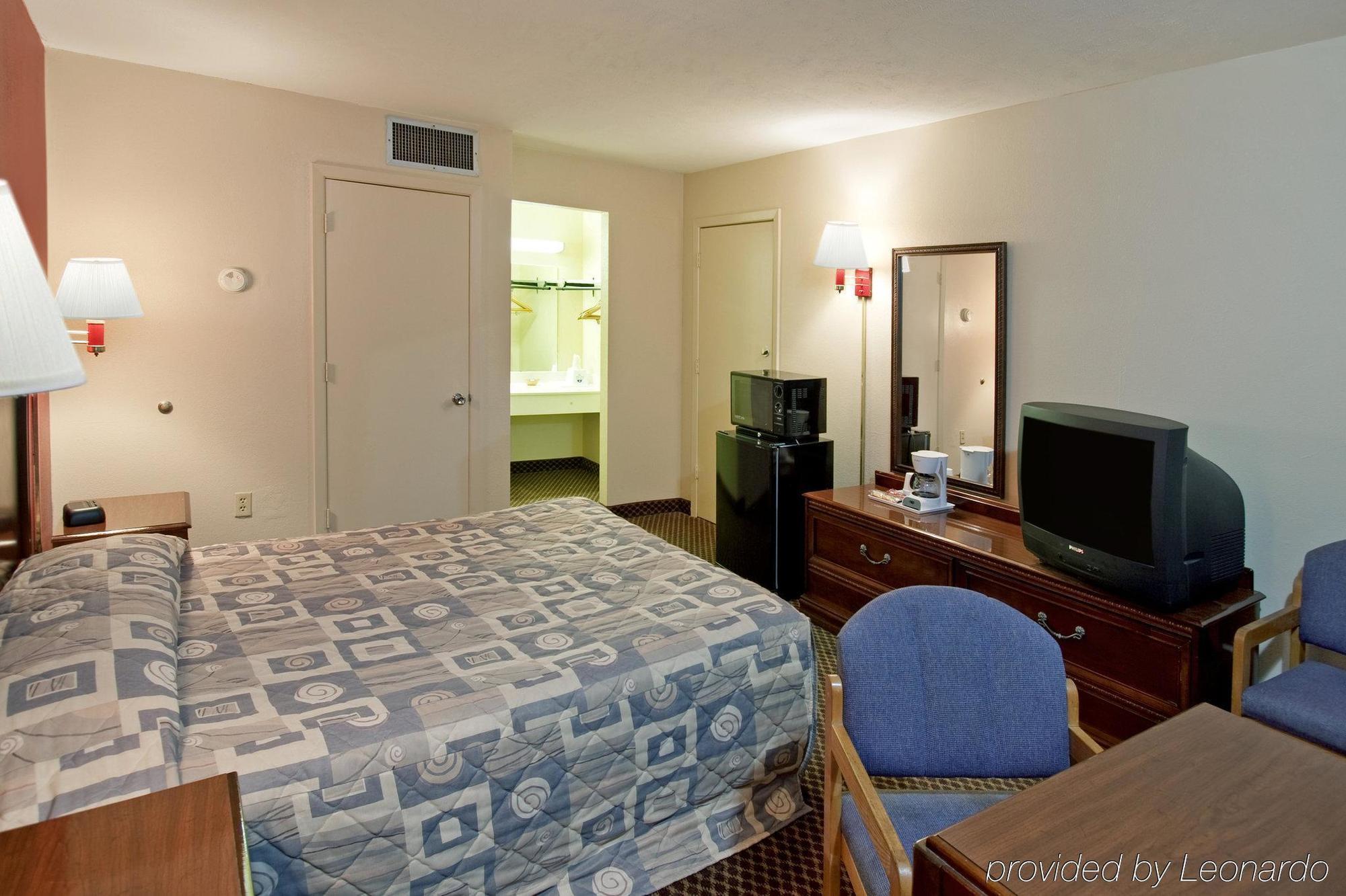 Americas Best Value Inn Forest Chambre photo