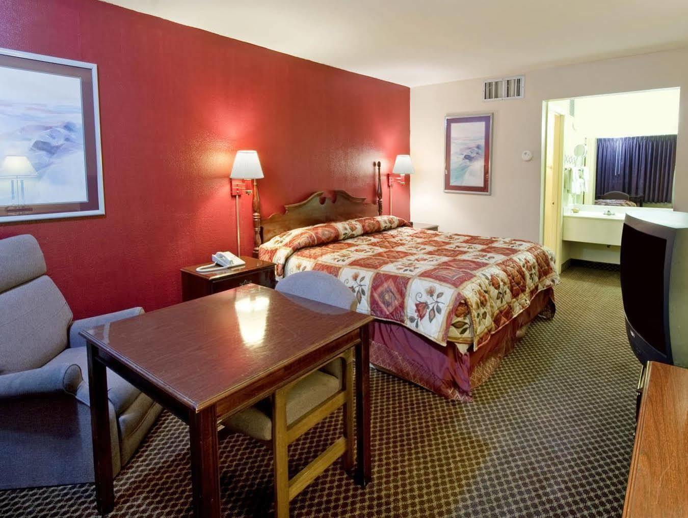 Americas Best Value Inn Forest Extérieur photo